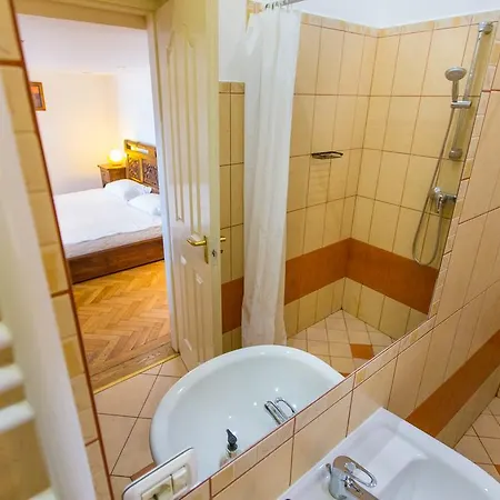 Jo Itt Pesten Budapešť